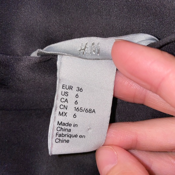 H&M Satin Circle Skirt in Black with Floral Print, Size 6 - Picture 7 of 9